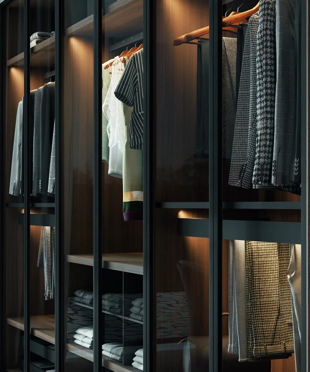 Escalier en bois avec rangements intégrés sous les marches, tiroirs coulissants ouverts révélant l'espace de stockage optimisé